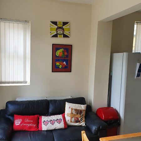 12 Person 6 Bedroom Self Catering House Liverpool Buitenkant foto