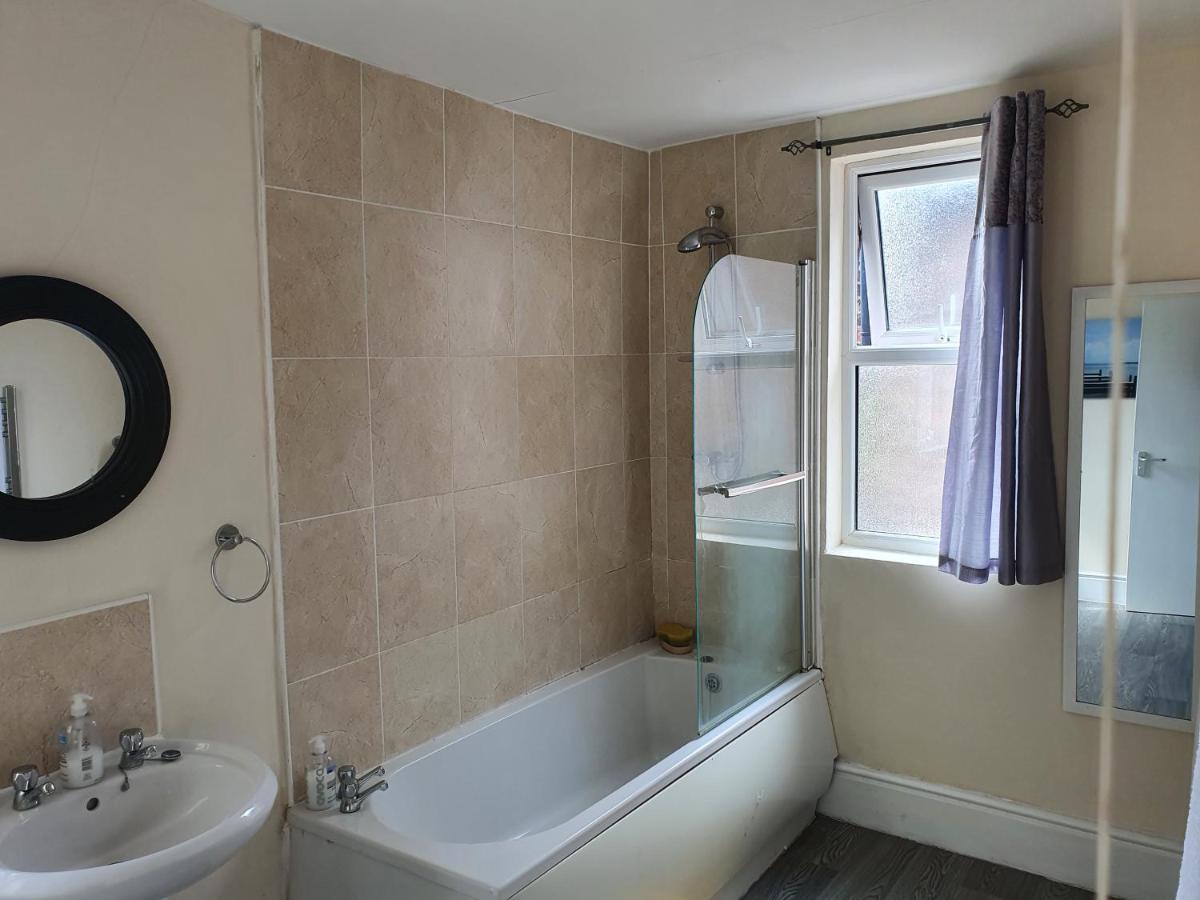 12 Person 6 Bedroom Self Catering House Liverpool Buitenkant foto