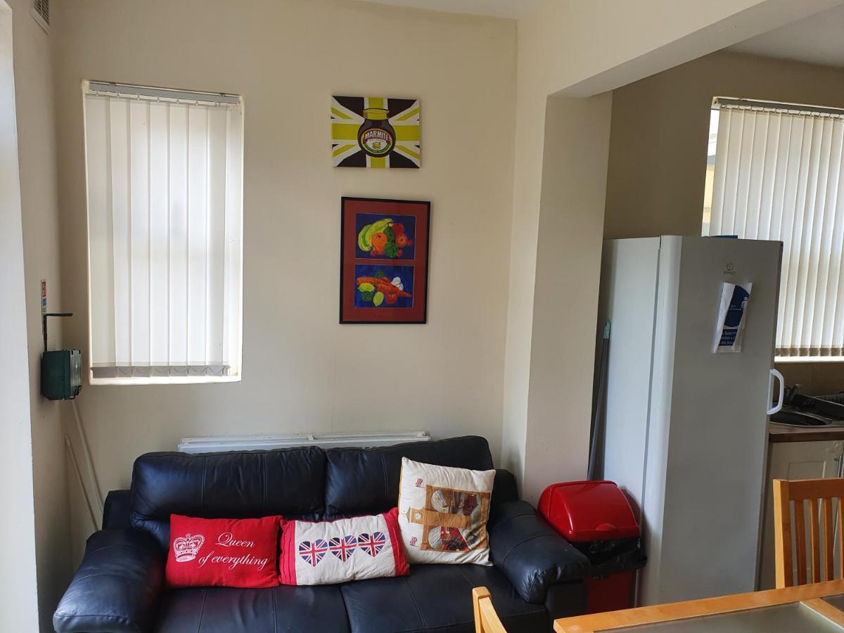 12 Person 6 Bedroom Self Catering House Liverpool Buitenkant foto