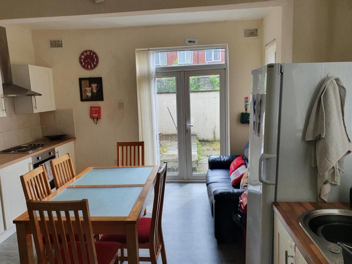 12 Person 6 Bedroom Self Catering House Liverpool Buitenkant foto
